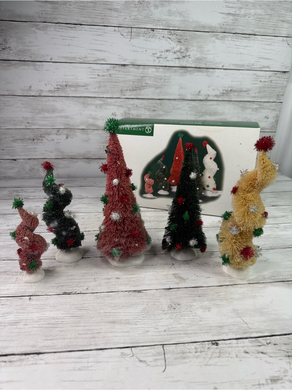 Dept 56 Christmas Village Tinsel Ball Trees #52971 2001 Red Green Read